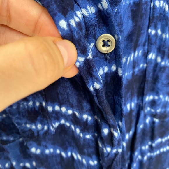 Le Chateau button down blouse - Picture 2 of 3